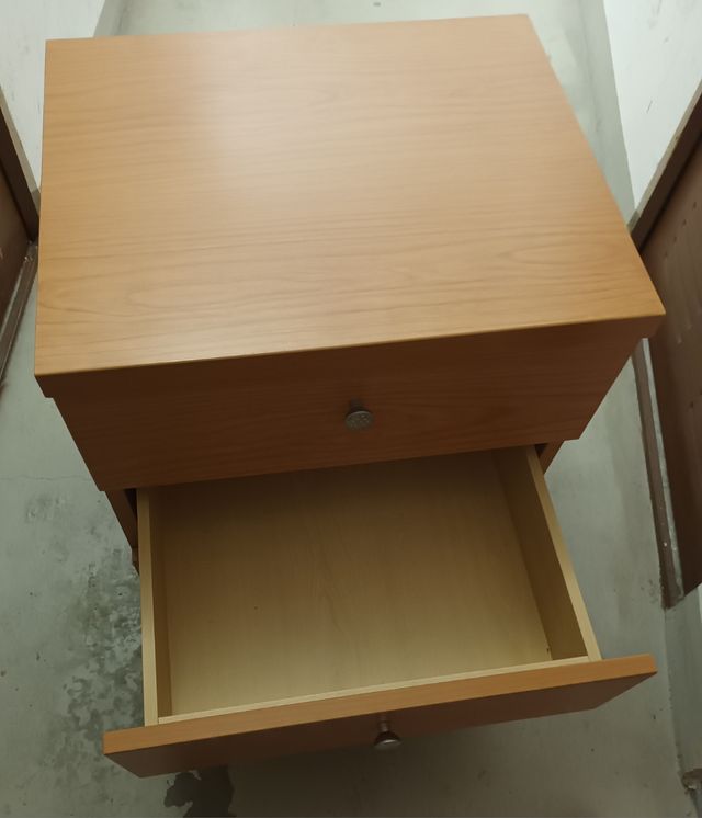 Cajonera y panel cabecero.