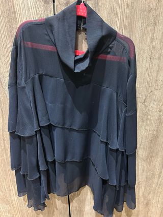 Blusa vuelos azul marina Zara