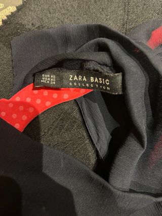 Blusa vuelos azul marina Zara