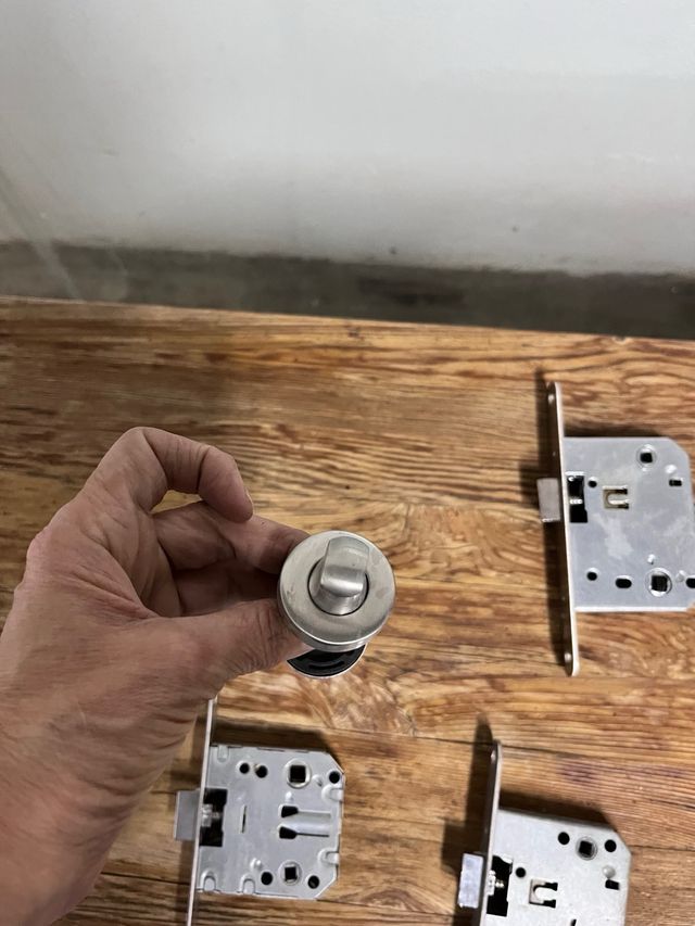 Manillas acero cerraduras y bisagras