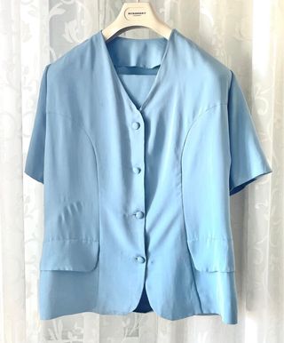 traje de chaqueta azul hecho a medida