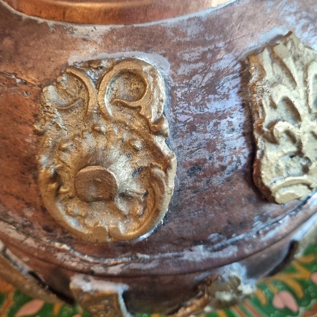 Cantaro antiguo en bronce y laton