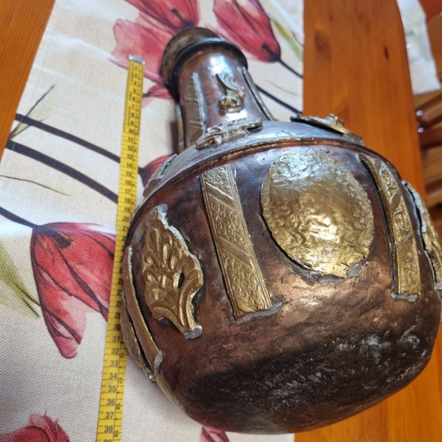 Cantaro antiguo en bronce y laton