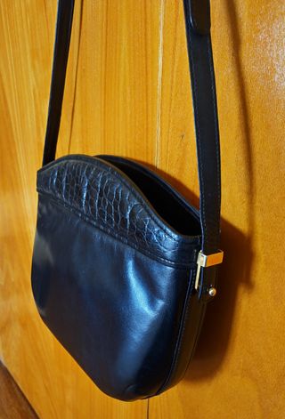 Mala Tiracolo em pele natural preta