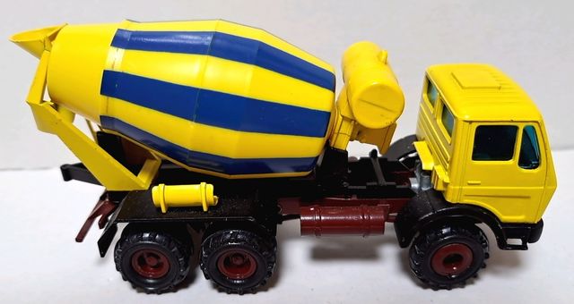 Camión hormigonera Mercedes Benz SK 6x4