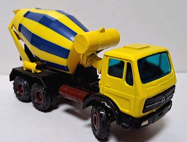 Camión hormigonera Mercedes Benz SK 6x4