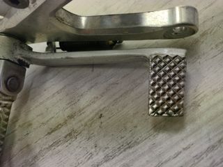 estribo  delantero derecho yamaha yzf r6 2004