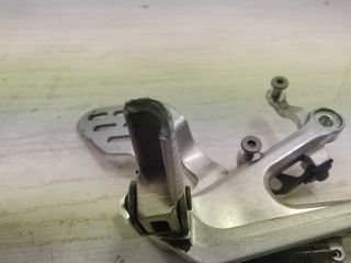estribo  delantero derecho yamaha yzf r6 2004