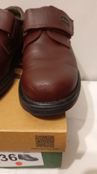 Zapatos Gorila burdeos