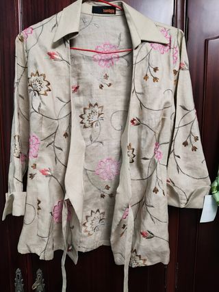Chaqueta bordada