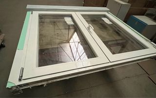 Ventana de aluminio blanca nueva