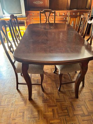 Mesa extensible y 6 sillas