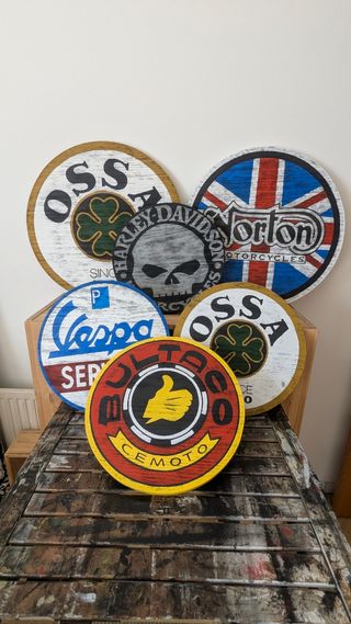 Norton Motorcycle logo en madera