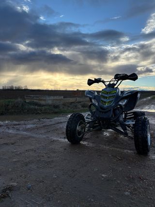 Yamaha raptor 660