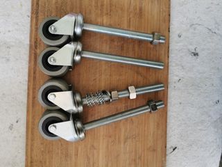 Ruote con lunga vite, per porte