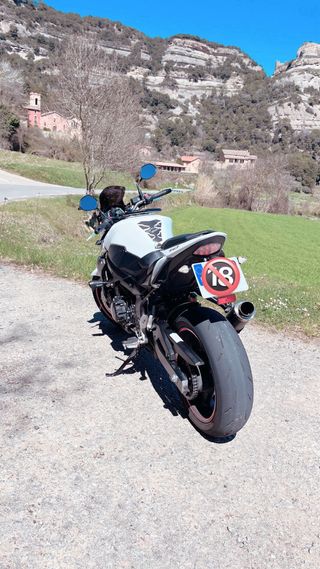 Suzuki GSR 750