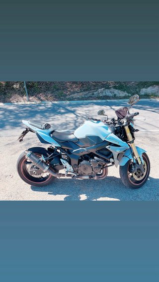 Suzuki GSR 750