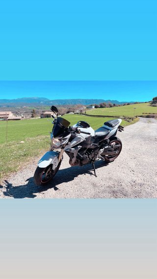 Suzuki GSR 750