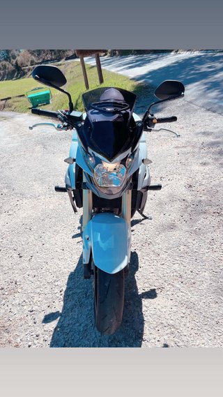 Suzuki GSR 750