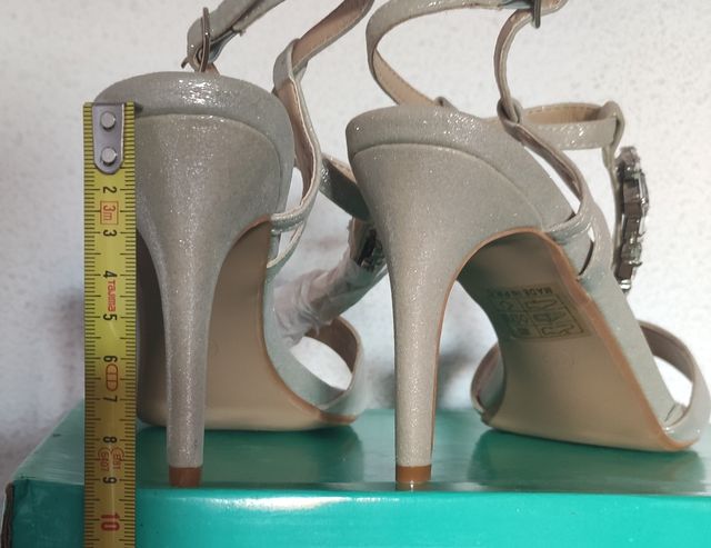 Sandalias de tacón preciosas