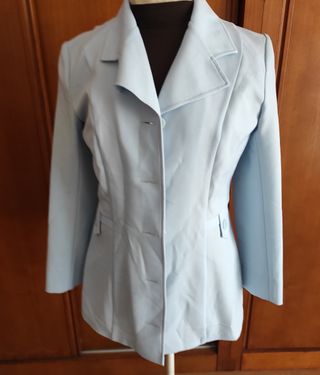 Casaco de primavera muito bonito