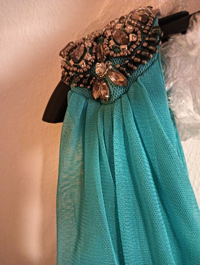 Vestido de fiesta con pedreria