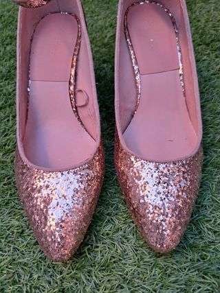 Zapatos dorados Zara