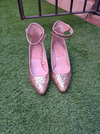 Zapatos dorados Zara