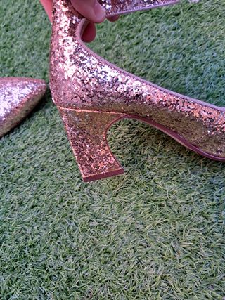Zapatos dorados Zara