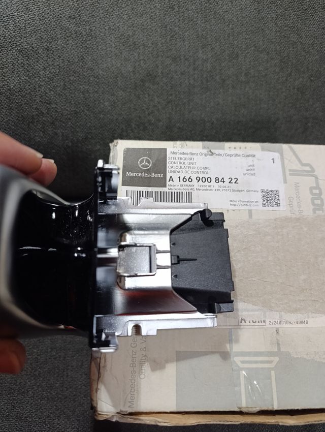 Consola central Mercedes A1669008422