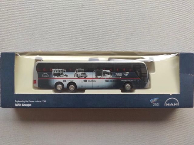 Autocar MAN edición 250 aniversario maqueta