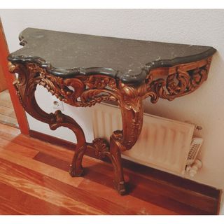 Consola de madera y mármol