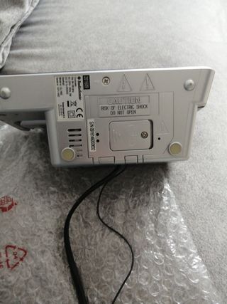 Radio reloj despertador, con proyección techo