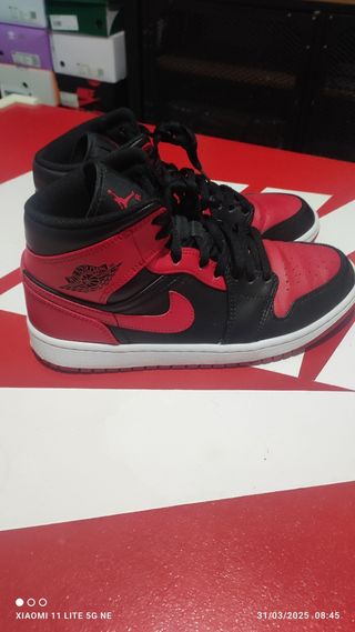 Jordan 1 mid banned 