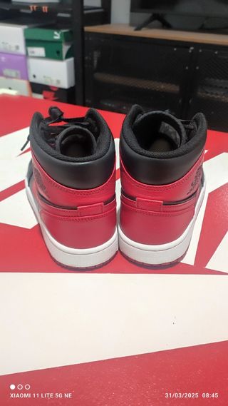 Jordan 1 mid banned 