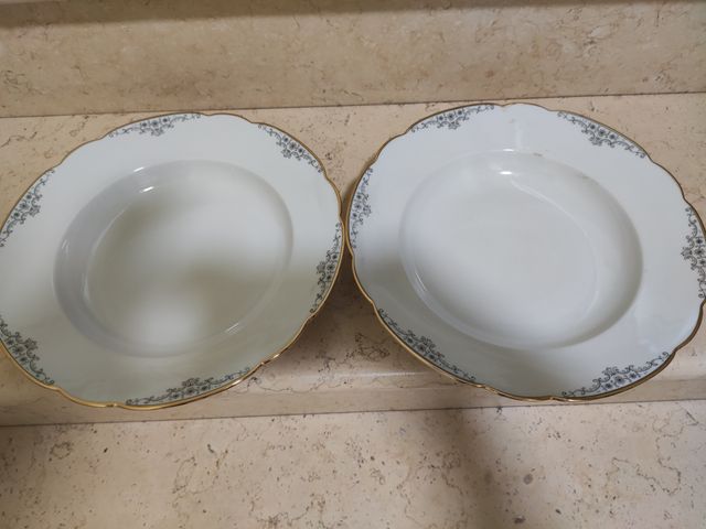 Vendo BICCHIERI PIATTI E SERVIZI DA TAVOLA