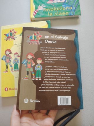 Kika Superbruja, detective (Kika Superbruja / Kika Super Witch) (Spanish Edition)