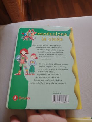 Kika Superbruja, detective (Kika Superbruja / Kika Super Witch) (Spanish Edition)