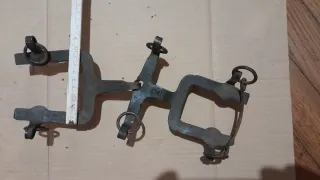 Attrezzi da montagna anni '30: ramponi da ghiaccio