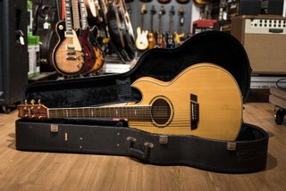 Washburn EA26 Craig Chaquico (1996)