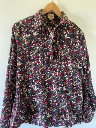 Camisa flores marca Aita