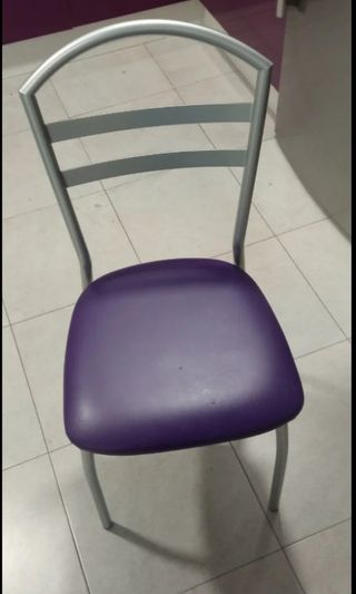 MESA Y SILLAS DE COCINA.