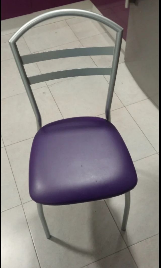 MESA Y SILLAS DE COCINA.