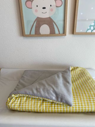 Cortinas y manta dormitorio infantil