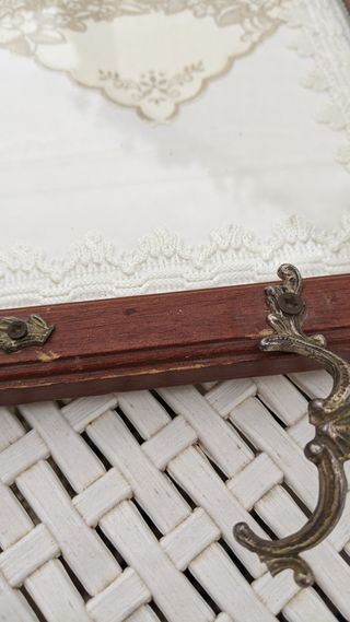 Vassoio in legno vintage ricamo vetro