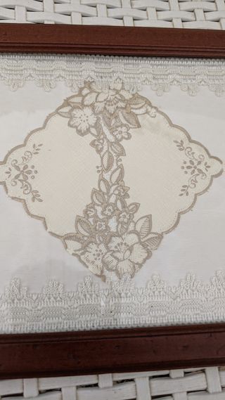 Vassoio in legno vintage ricamo vetro