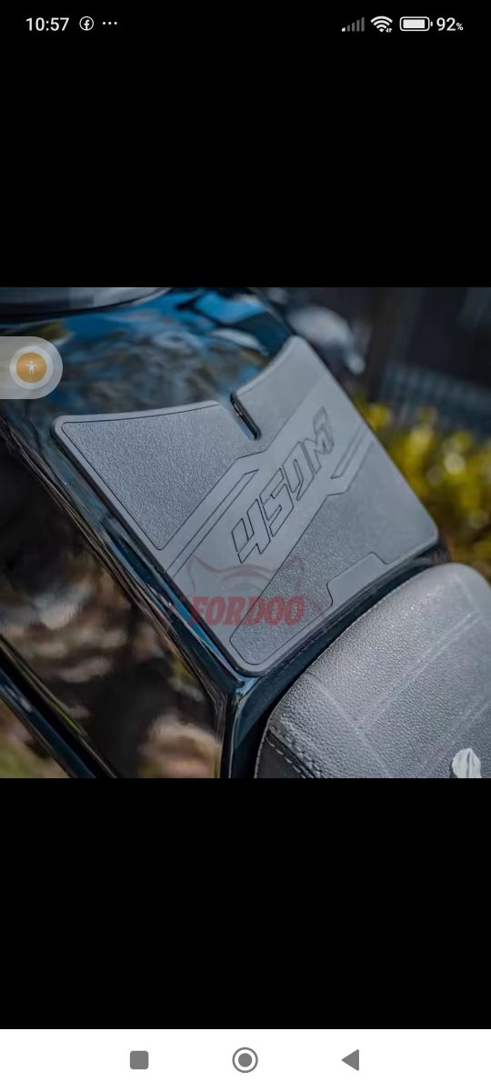 Protector y embellecedor de tanque de moto.