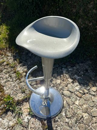 Vendo 4 taburetes nuevos