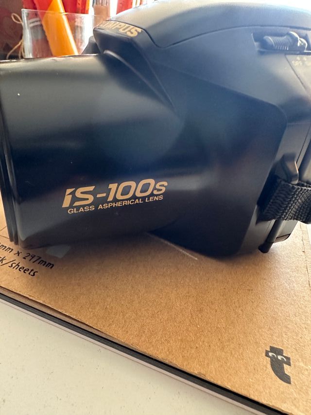 Cámara fotográfica Olympus is 100s