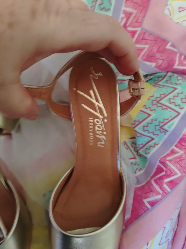 Zapatos, solo puesto el rato de la igles